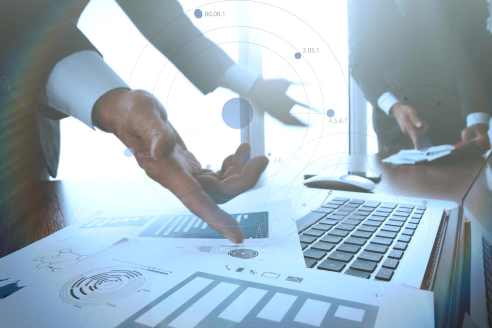 Finanzanalyse Arbeitsumgebung mit Dokumenten und Berichten