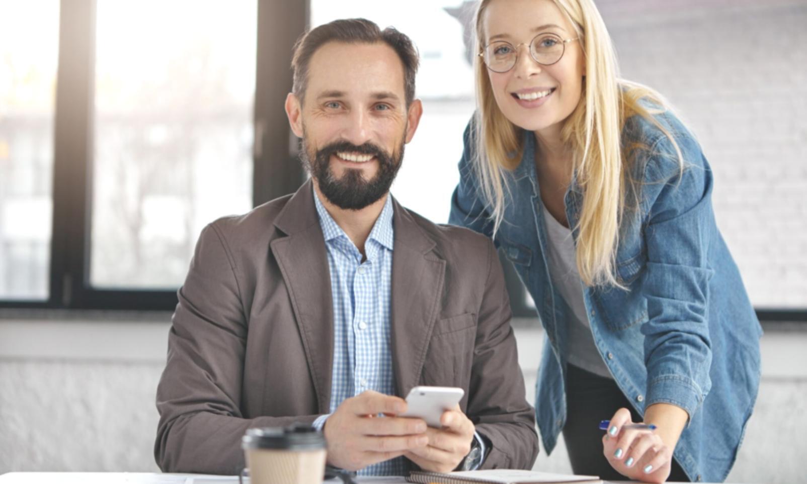 Finanzanalyse und Marktforschung im Büro von vexperiqnova